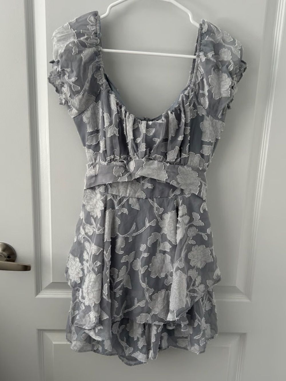 Thirty/thirty ruffled romper, new tag size large Floral Ruffle Sleeve